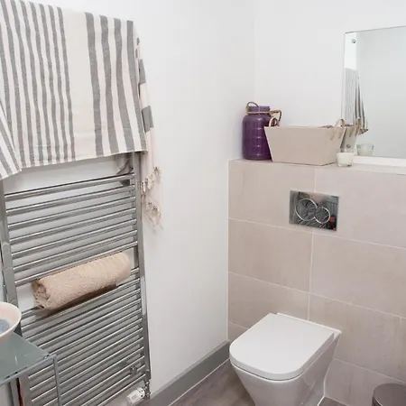 1 Bedroom Paintworks In Central