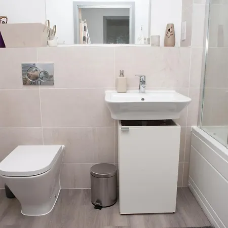 1 Bedroom Paintworks In Central *