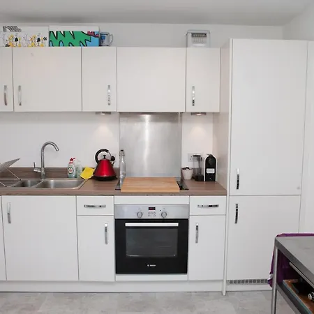 1 Bedroom Paintworks In Central *
